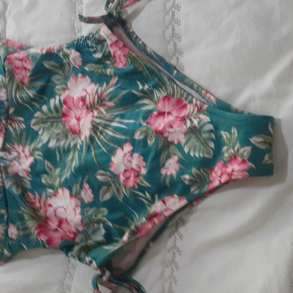 Shade and shore green floral one piece bathing suit size 34C - Picture 3 of 10